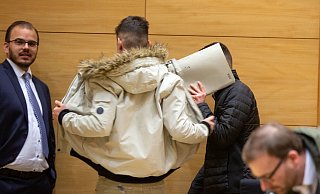 Sieben der neun Angeklagten wurden im Prozess um die mutmaßliche Vergewaltigung einer 14-Jährigen freigesprochen - zwei der Angeklagten müssen zum Sexualtherapeuten. - Oliver Krato