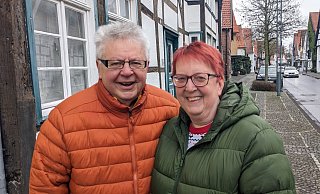 Gehen jetzt als Eheleute Jochen Wolf und Gudrun Bauer gemeinsam durch ihr weiteres Leben: Die stellvertretende Bürgermeisterin und ihr bisheriger Lebensgefährte. - Rainer Stephan