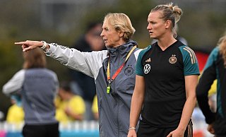 Muss beim deutschen WM-Auftakt wohl auf zwei Spielerinnen verzichten: Bundestrainerin Martina Voss-Tecklenburg. - Dean Lewins/AAP/dpa