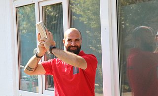Imad Kuri (34) baut sich mit dem "Knock Out" ein zweites Standbein auf. Vielen Herforderinnen und Herfordern ist er als Betreiber des Vodaphone-Shops am Gehrenberg ein Begriff. - Claus Frickemeier