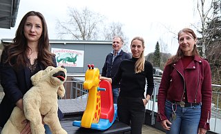 Isa Buchholz (Fachberatung städtische Kindertageseinrichtungen, v. l.), Alwin Offel (Teamleitung Kindertagesbetreuung/Jugendamt), heilpädagogische Fachkraft Jennifer Brandt und Leiterin der Kita und Familienzentrum Bornbrede, Claudia Josef. - Susanne Barth