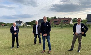 Henning Bökamp möchte bei der Kommunalwahl zum Bürgermeister gewählt werden. Ulrich Kreft (v. l.), Thomas Schmitz und Stephan Kownatzki hoffen auf einen Platz im Stadtrat. - Nicole Bliesener