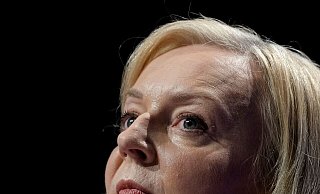 Die britische Premierministerin Liz Truss bei einer Rede auf dem Parteitag der Konservativen in Birmingham. - Kirsty Wigglesworth/AP/dpa