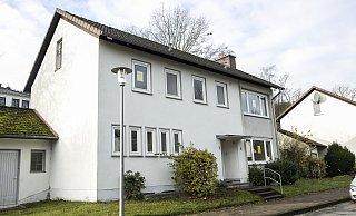 Dieses ehemalige britische Offiziershaus an der Joseph-Hayden-Straße ist in Köln versteigert worden. - Dieckmann-Fotodesign l Bielefeld