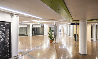 Das Jahnplatzforum ist zu einem "lost place", zu einem verlassenen Ort geworden. Es ist weiter geöffnet. Auch der Zugang zur Stdatbahn bleibt möglich. - Jörg Dieckmann