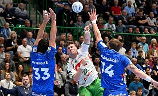 Im Hinspiel der Vorsaison war GWD Minden mit Philipp Vorlicek (Mitte) nah dran und verpasste beim 32:33 nur knapp ein Erfolgserlebnis beim Bergischen HC. - Mathias M. Lehmann