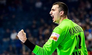Magdeburgs Torwart Matej Mandic wurde nach der Pause zum Rückhalt. (Archivbild) - Tom Weller/dpa