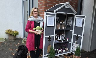 Britta Stein-Hantke unterstützt mit Häkelarbeiten den Verein "Parkinson-Paten". - Celina Allard