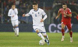 Florent Muslija (vorne), hier beim 1:1 in der Schweiz, erlebte mit dem Kosovo eine herbe Enttäuschung zum Abschluss der EM-Qualifikation. - picture alliance
