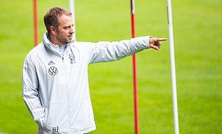 Gibt gegen Fußballzwerg Liechtenstein sein Debüt als Bundestrainer: Hansi Flick. - Foto: Tom Weller/dpa