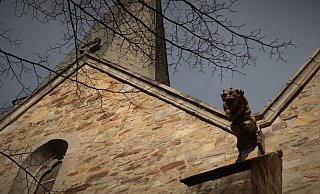 Beim 90-minütigen Abendrundgang "Schauergeschichte(n)" durch dunkle Gassen, erzählen die Stadtführer von schaurigen historischen Ereignissen in Herford. - Alexandra Golfinger