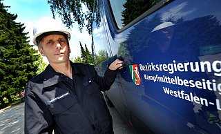 Sprengmittelexperte Karl-Heinz Clemens wird die Weltkriegsbombe im Erdreich des neuen Baugebiets "Grünheide" im Laufe des Tages entschärfen. - Barbara Franke