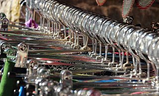Die Zeit der Corona-Beschränkungen wird offenbar von vielen Menschen genutzt, um Kleiderschränke auszusortieren. Das hat Folgen. - Pixabay