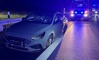Der Fahrer des Hyundai wurde bei dem Unfalll in der Nacht zu Montag leicht verletzt. - FFW Breuna