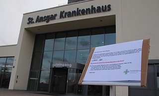 Für das St.-Ansgar-Krankenhaus Höxter gilt wie überall ein absolutes Besuchsverbot. - David Schellenberg