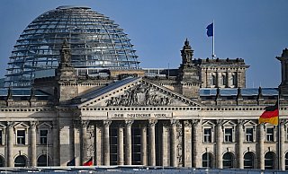 Blick vom Bundeskanzleramt auf die Kuppel von dem Reichstagsgebäude mit dem Bundestag. Der Bundestag hat das Digitale-Dienste-Gesetz beschlossen. - Philipp Znidar/dpa