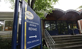 Auch das Veranstaltungszentrum in Rehme ist den Kandidaten wichtig. - Nicole Sielermann