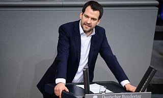 Das Elterngeld nicht «mit dem Rasenmäher abrasieren» will FDP-Vize Johannes Vogel. - Bernd von Jutrczenka/dpa
