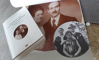 Briefe von unseren deutsch-jüdischen Großeltern, so der Titel der Sammlung. Im kleinen Bild ist zwischen Emilie und Robert Reinsberg Tochter Hariet zu sehen. - Dieter Scholz