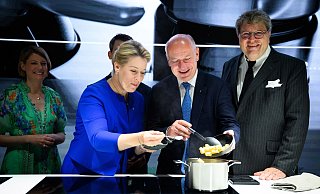 Lassen nichts anbrennen: Berlins Wirtschaftssenatorin Franziska Giffey der Regierende Bürgermeister Kai Wegner. - Bernd von Jutrczenka/dpa