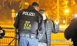 Archivbild: Ein Schwerpunkteinsatz der Polizei im Jahr 2023. Rund um Bahnhof, GoParc und Steinstraße fanden umfangreiche Kontrollen statt. - Claus Frickemeier Archivbild: Ein Schwerpunkteinsatz der Polizei im Jahr 2023. Rund um Bahnhof, GoParc und Steinstraße fanden umfangreiche Kontrollen statt. - Claus Frickemeier