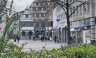 Einzelhandel und Gastronomie haben geschlossen. Deshalb setzen einige auf Lieferdienste und Onlinebestellungen. - Jens Reddeker