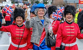 Ausgelassen haben Tausende an Weiberfastnacht Karneval gefeiert. - Andreas Zobe