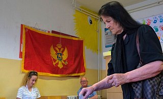 In Montenegro haben vorgezogene Parlamentswahlen begonnen. - Risto Bozovic/AP
