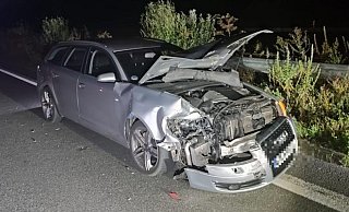 Der Audi A 6 wurde bei der Kollision schwer demoliert - ein Detail am Unfallwrack interessierte die Polizisten besonders. - privat