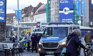 In der Bielefelder Innenstadt fahndet die Polizei nach einem bewaffneten Ladendieb. - Paul Brinkmann