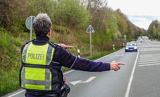 Wegen technischer Mängel geriet der BMW-Fahrer ins Visier der Bielefelder Polizei. - Symbolbild: Paul Brinkmann