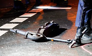 Auch anderswo in der Region - wie in Bielefeld - ist es schon zu schweren Unfällen mit E-Scootern gekommen. In dem Bielefelder Fall sind zwei E-Scooter-Fahrer von einem Auto erfasst worden. - (Archivbild): Paul Brinkmann