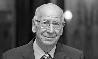 England trauert um Fußball-Legende Sir Bobby Charlton. - picture alliance / Daniel Karmann/dpa