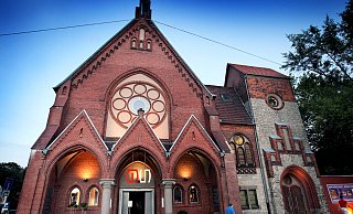 Das GlückundSeligkeit in Bielefeld punktet hauptsächlich durch sein einzigartiges Ambiente in einer ehemaligen Kirche. - Sarah Jonek