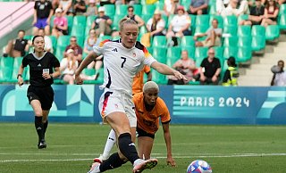 Trotz einer Schulter-Blessur kann Schüller im Olympia-Viertelfinale gegen Kanada von Beginn an spielen. - Silvia Izquierdo/AP/dpa