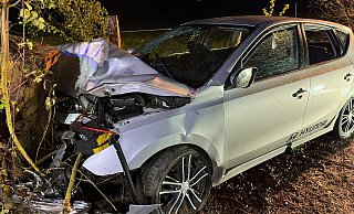 In dem Unfallwagen, einem Hyundai, saßen insgesamt vier junge Männer. Der jüngste von ihnen ist an seinen schweren Verletzungen gestorben. - Feuerwehr Porta