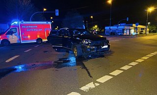 Beide beteiligten Fahrzeugen mussten nach dem heftigen Zusammenstoß in Gütersloh abgeschleppt werden. - Thorsten Heß