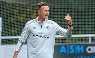 Arminias U21-Trainer Oliver Döking und sein Team spielen in der Oberliga gegen Erkenschwick. - az