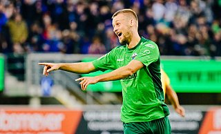 Sebastian Klaas jubelt im ungewohnten grünen Trikot über seinen Treffer gegen Regensburg. Nun sorgt der Mittelfeldspieler erneut für Freude bei den SCP-Fans. - BESIM MAZHIQI