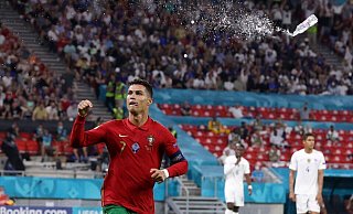 Jubelt über sein 109. Tor für Portugal: Christiano Ronaldo. - Bernadett Szabo/Reuters Pool/AP/dpa