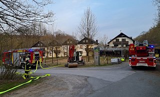 In dem leerstehenden Hotel in Bad Wünnenberg hat es gebrannt. - Feuerwehr Bad Wünnenberg