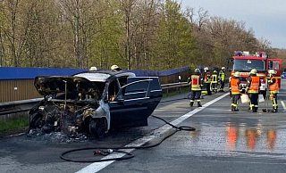 Feuerwehr und Polizei sind am Freitagabend auf die A2 ausgerückt. - Charlotte Mahncke