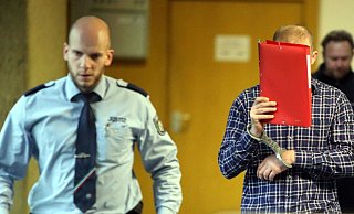 Bereits 2016 stand der drogenabhängige Vater vor Gericht, nachdem er im Rausch seine beiden Zwillinge fallengelassen hatte. Nun wartet der zweite Prozess. - Wolfgang Rudolf