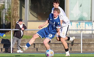 Nikita Adrian Ullrich und die U17-Junioren des DSC Arminia holten durch eine verbesserte Defensivleistung einen Punkt bei Rot-Weiss Essen. - Oliver Krato Nikita Adrian Ullrich und die U17-Junioren des DSC Arminia holten durch eine verbesserte Defensivleistung einen Punkt bei Rot-Weiss Essen. - Oliver Krato