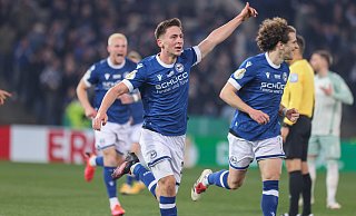 Marius Wörl (l.) brachte Arminia Bielefeld im DFB-Pokal-Viertelfinale mit einem Traumtor in Führung. - Oliver Krato