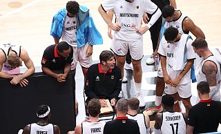 Bundestrainer Alex Mumbru ist zurück - und Deutschlands Basketballer siegen auch für ihn. - Matthias Stickel/dpa