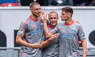 Rückkehrer Sven Michel (M.) spielt wieder mit seinem alten Sturmpartner Felix Platte für den SCP. Marco Schuster (r.) wird den Verein dagegen verlassen. - picture alliance/dpa