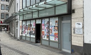 Sieht derzeit noch ziemlich beschmiert aus: In die frühere Fielmann-Filiale will schon bald die "Loco Chicken"-Kette einziehen. - Martin Krause