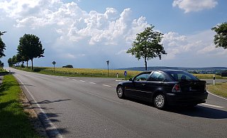 Links und Rechts der Landesstraße 755 bei Oeynhausen könnten neue Windräder entstehen. - David Schellenberg