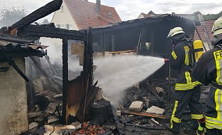 Der auch als Taubenschlag genutzte Fachwerkschuppen wurde durch das Feuer komplett zerstört. - Dieter Scholz